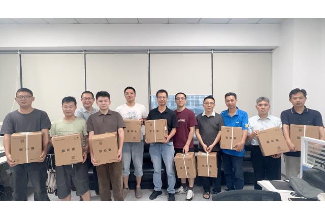 加華父親節暖心致敬：感恩“爸”氣擔當，禮獻職場父親